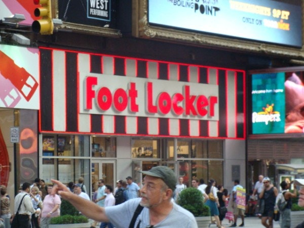 Foot Locker Inc (NYSE:FL)