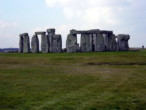 800px-Stonehenge_Wide_Angle