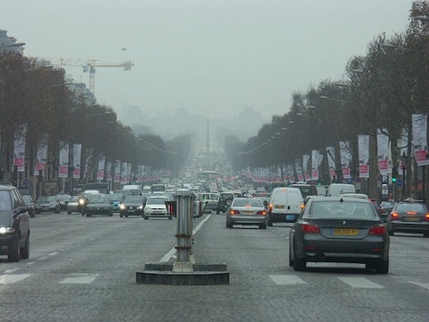 800px-France-Paris-Traffic1