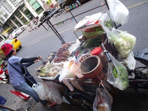 Bangkok_street_food_vendor