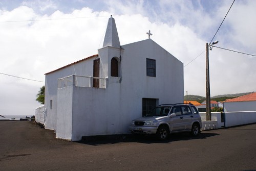 800px-Ermida_de_São_Tomé,_Ponta_da_ilha,_Manhenha,_Piedade,_Lajes_do_Pico,_ilha_do_Pico,_Açores,_Portugal