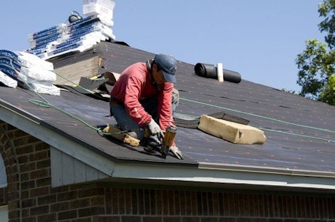800px-FEMA_-_44634_-_Roofer_working_on_a_home_in_Oklahoma