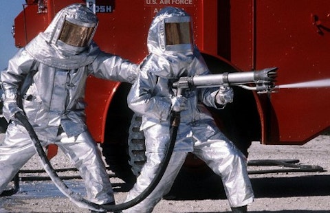 800px-Fire_fighters_practice_with_spraying_equipment,_March_1981