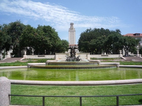 800px-University_of_Texas_at_Austin