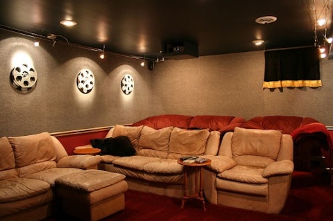 800px-Home-theater-tysto