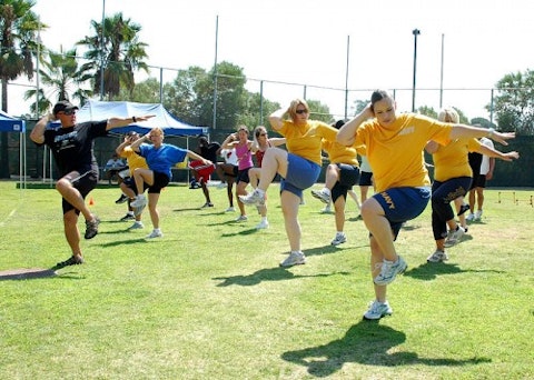 US_Navy_090903-N-5726E-083_Fred_Fusilier,_lead_personal_trainer_at_Naval_Medical_Center_San_Diego,_leads_a_fitness_aerobics_class_during_the_Health_and_Wellness_Department_Fitness_Expo