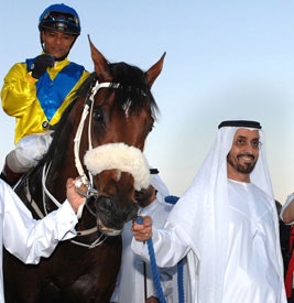 2007_winner_Asiatic_Boy_with_his_owner_His_Excellency_Sheikh_Mohammed_bin_Khalifa_Al_Maktoum