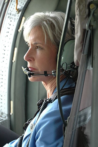 398px-FEMA_-_29647_-_Kansas_Gov._Kathleen_Sebelius_in_Kansas