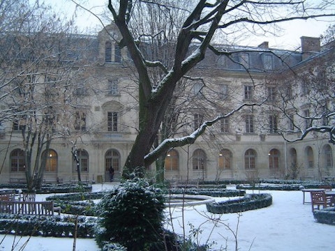 800px-ENS_Paris_Ernests_Neige