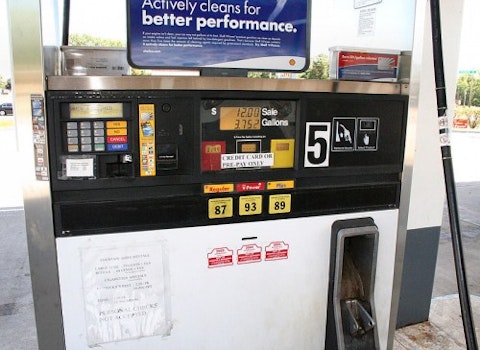 800px-Gas-pump-Indiana-USA Highest Paying Countries for Petroleum Engineers