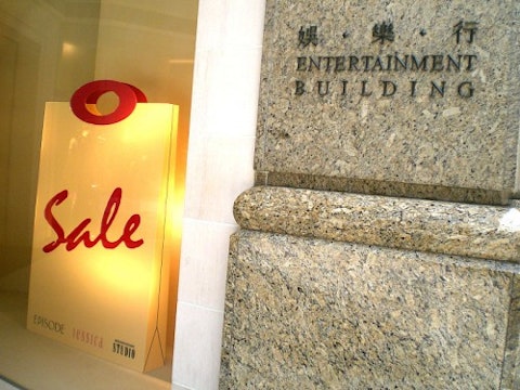 800px-HK_Central_Entertainment_Building_Shopping_Mall_n_EPISODE_Sale_a