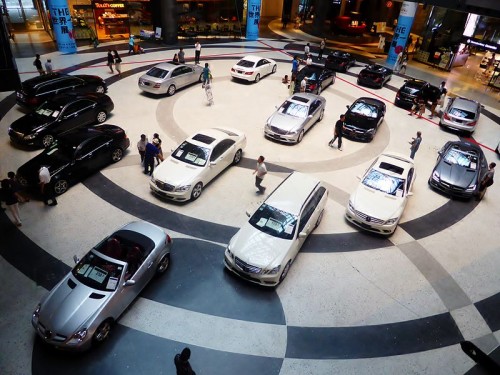 800px-Mercedes-Benz_used_cars_in_KNOWLEDGE_CAPITAL