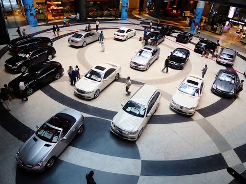 800px-Mercedes-Benz_used_cars_in_KNOWLEDGE_CAPITAL