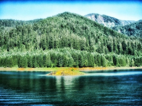 cougar-reservoir-Oregon-landscape-Forest-mountain-waterjpg