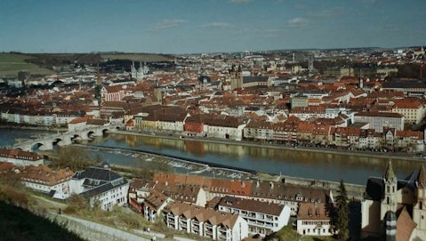 1024px-Würzburg-Blick-von-Festung