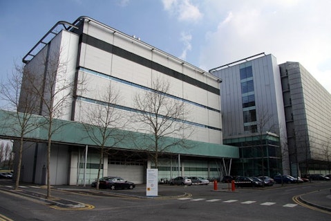 800px-Campus_of_Imperial_College_in_Hammersmith_and_Fullham,_Lodon,_spring_2013_(3)