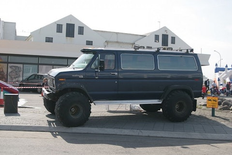 800px-Icelandic_Car