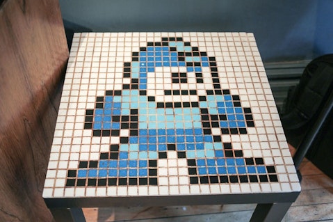 800px-Mega_Man_Table_-_Photo_Walk_Chicago_September_2,_2013-4897