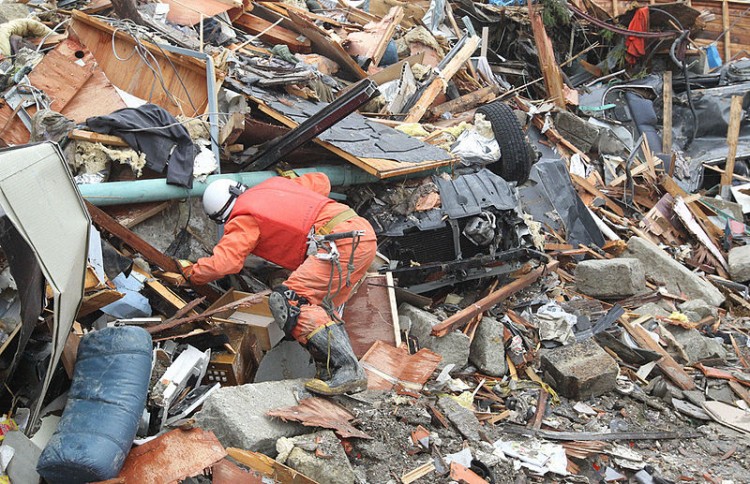 800px-RIAN_archive_882887_Japan_earthquake_aftermath