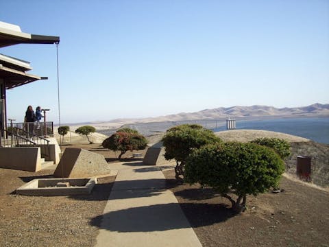800px-Romero_Overlook_San_Luis_Dam_and_San_Luis_Resevoir