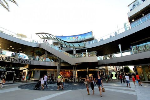 800px-Santa_Monica_Place_-_a_Shopping_Mall