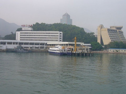 800px-Shenzhen_port_-_Departing_to_Zhuhai