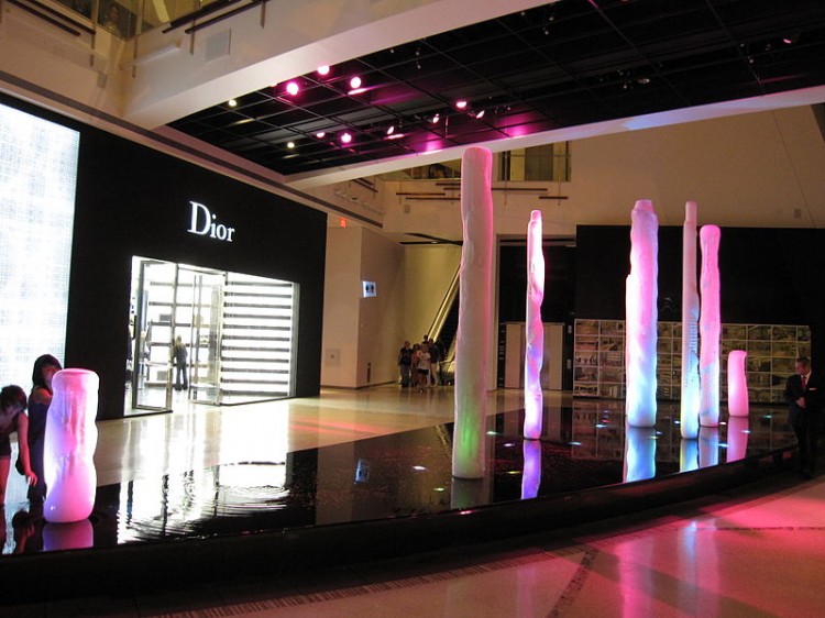 800px-The_Crystals_Las_Vegas_2010_1