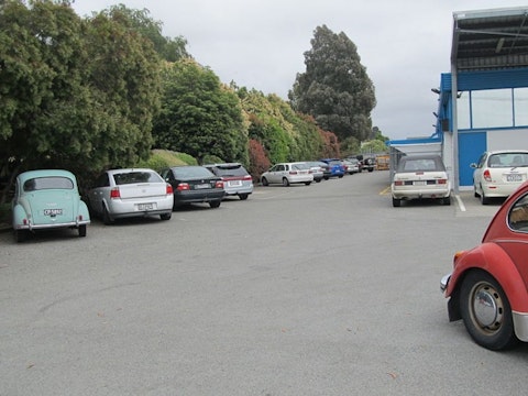 A_(reasonably_typical)_New_Zealand_car_park!_(9056780676)