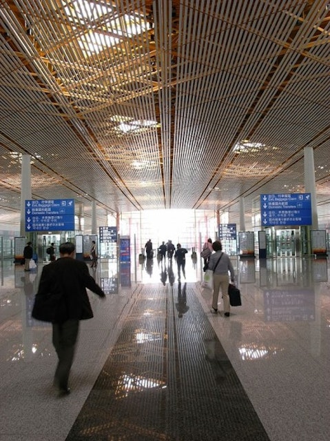 Beijing_Capital_Airport_arrival_hall_towards_exit