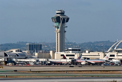 Control_tower_at_LAX_(6030868843)