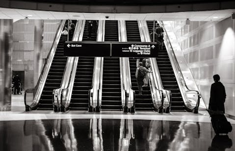 escalators-594463_1280