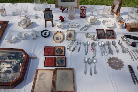 flea-market-464748_1280