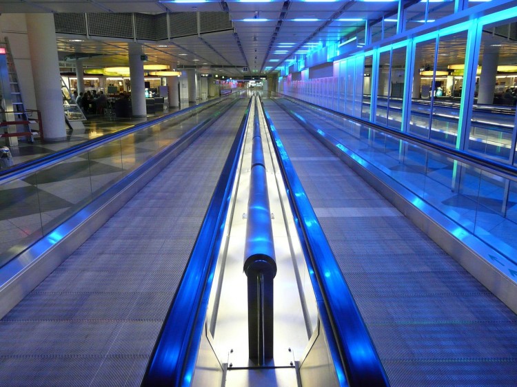 moving-walkway-64359_1280