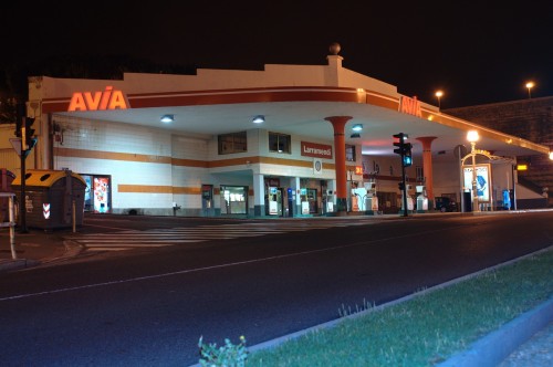 petrol-station-439993_1280