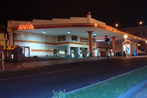 petrol-station-439993_1280