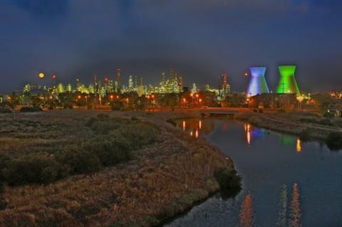 refineries-500880_1280