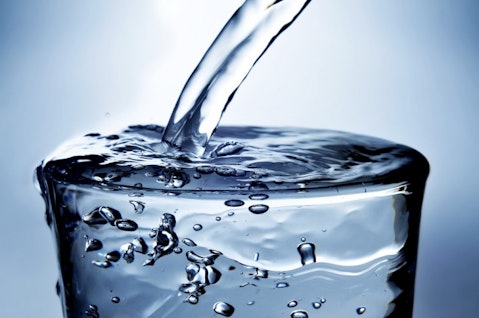 8 Best Tasting Glass Bottled Water Brands in America