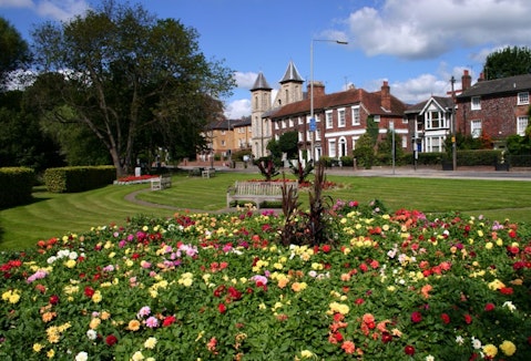high, england, municipal, park, english, garden, british, chiltern, buckinghamshire, flower, britain, wycombe, public, parkland, flowerbed, road