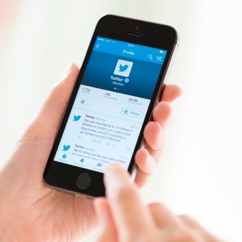 Twitter Inc (NYSE:TWTR), Twitter profile, iPhone, Social network, Tweet, Media