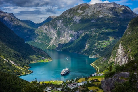 norway, fjord, geirangerfjord, ship, tourism, summer, romsdal, nobody, green, travel, calm, day, attraction, deep, geiranger, heritage