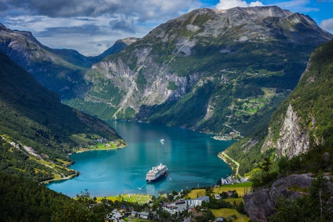 norway, fjord, geirangerfjord, ship, tourism, summer, romsdal, nobody, green, travel, calm, day, attraction, deep, geiranger, heritage