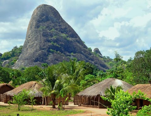 namapa, africans, africa, mountain, soil, housing, form, town, fabulous, travel, amazing, mozambique, clothes, day, trees, sand, asphalt, grass, shrubs, people, village,