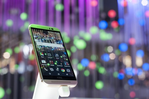 7 Best Smartphones With Front Facing Speakers