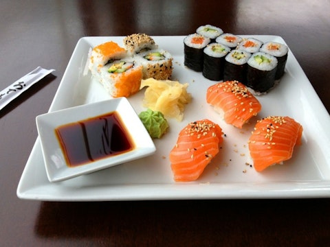 sushi-599721_1280 Top 11 Countries with Best Food/Diet in the World for Retirees and Expats