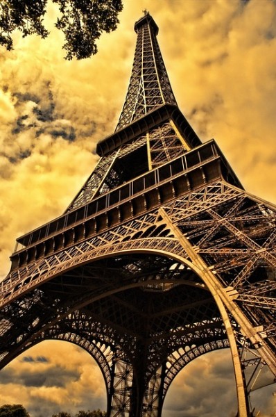 the-eiffel-tower-103417_640