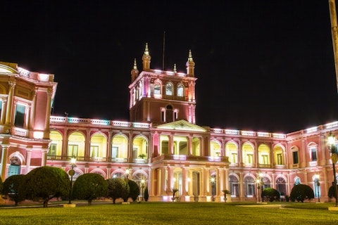 Paulo Nabas/Shutterstock.com