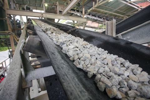 Martin Marietta Materials (NYSE:MLM); crushed stones; mine, conveyor, crushed, rock, belt, truck, industry; machine