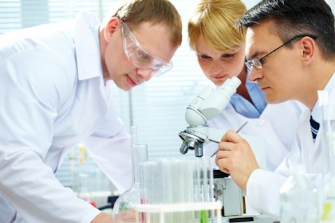 science, lab, researching, research, medical, team, scientist, group, chemistry, test, experiment, pharmaceutical, scrutiny, holds, practitioner, chemist, laboratory, clinic, teamwork, 11 Cities With The Highest Demand for Chemical Engineers