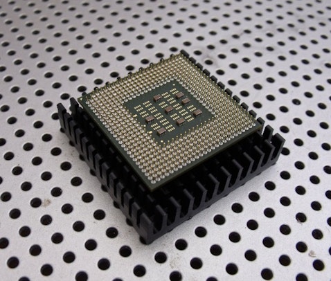 micro-chip-19980_1280