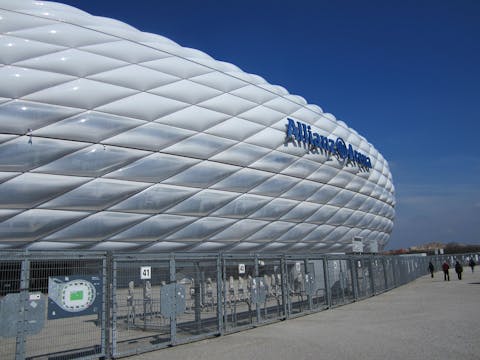 10 Dividend Stocks to Buy in the Financial Services Sector